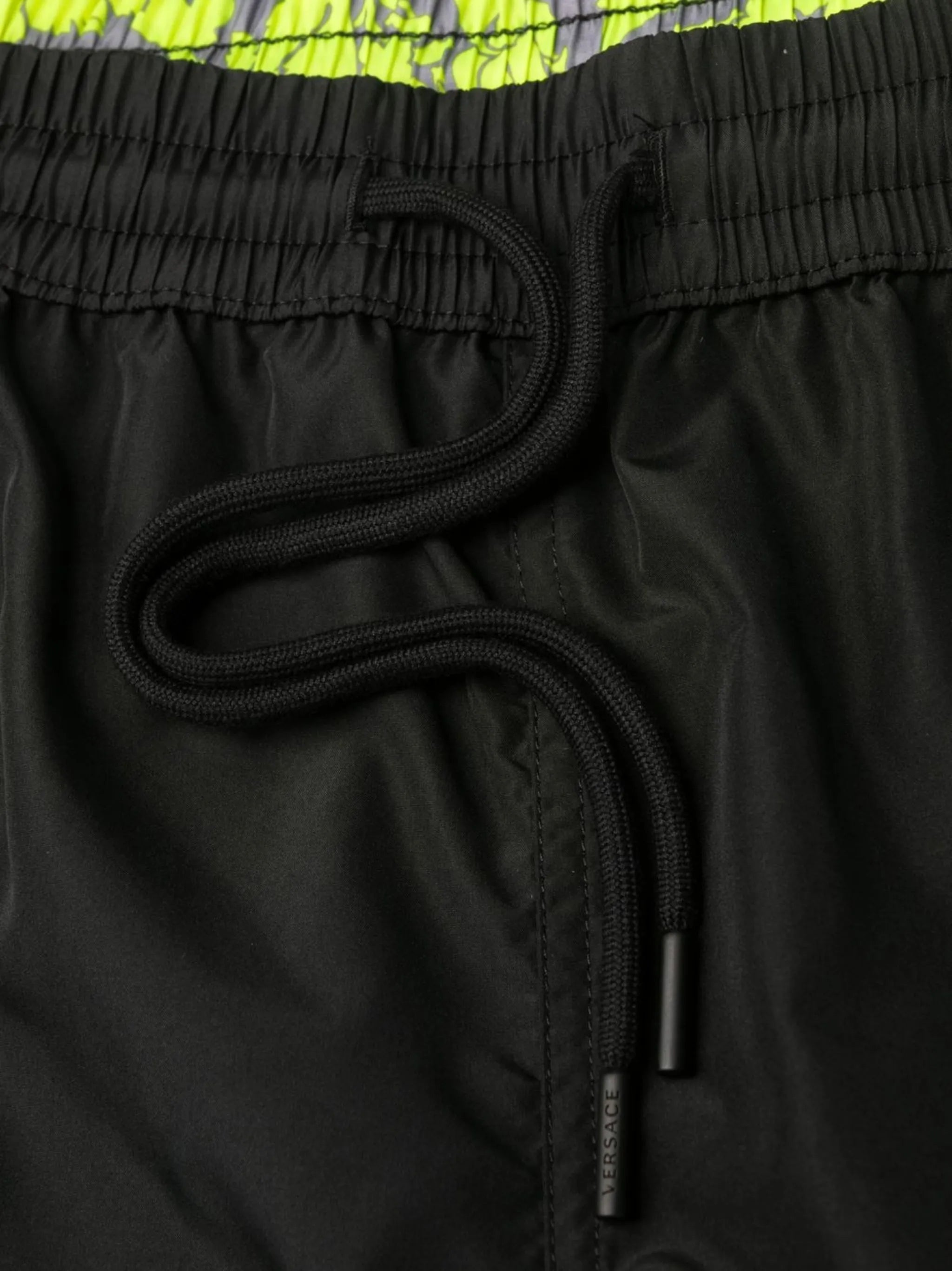 Plavkové šortky s tkaničkou