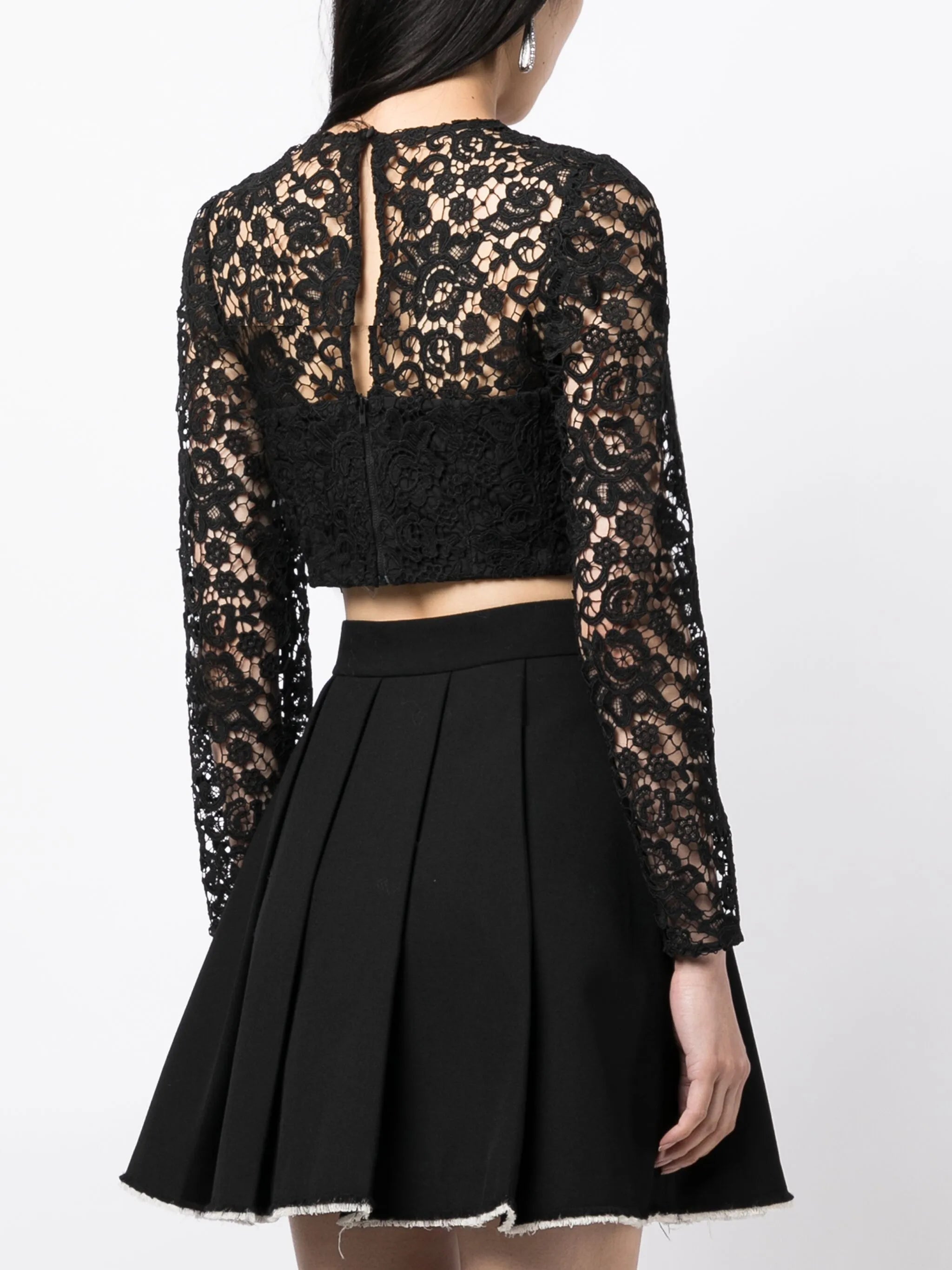 Oříznutý top se šněrováním