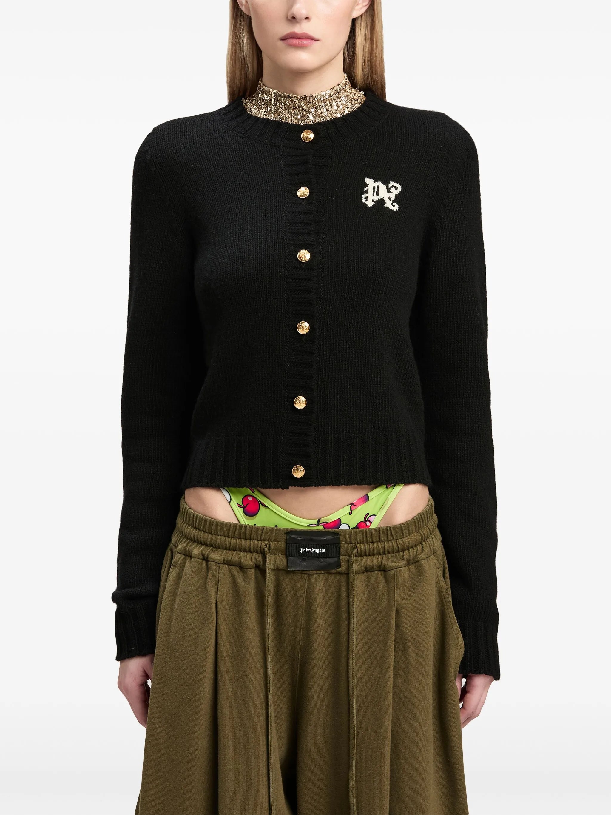 Svetr s monogramem v intarzii