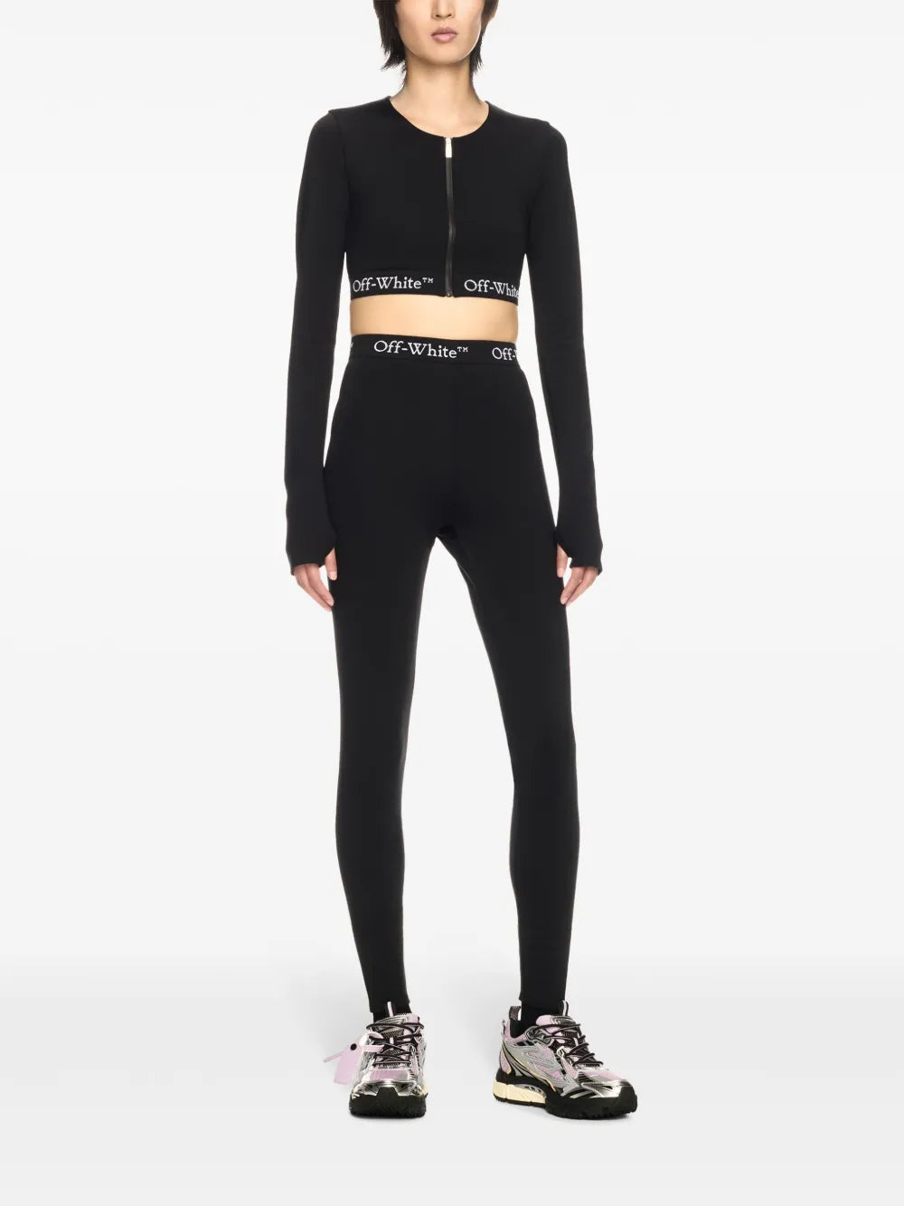 Oříznutý top s logem