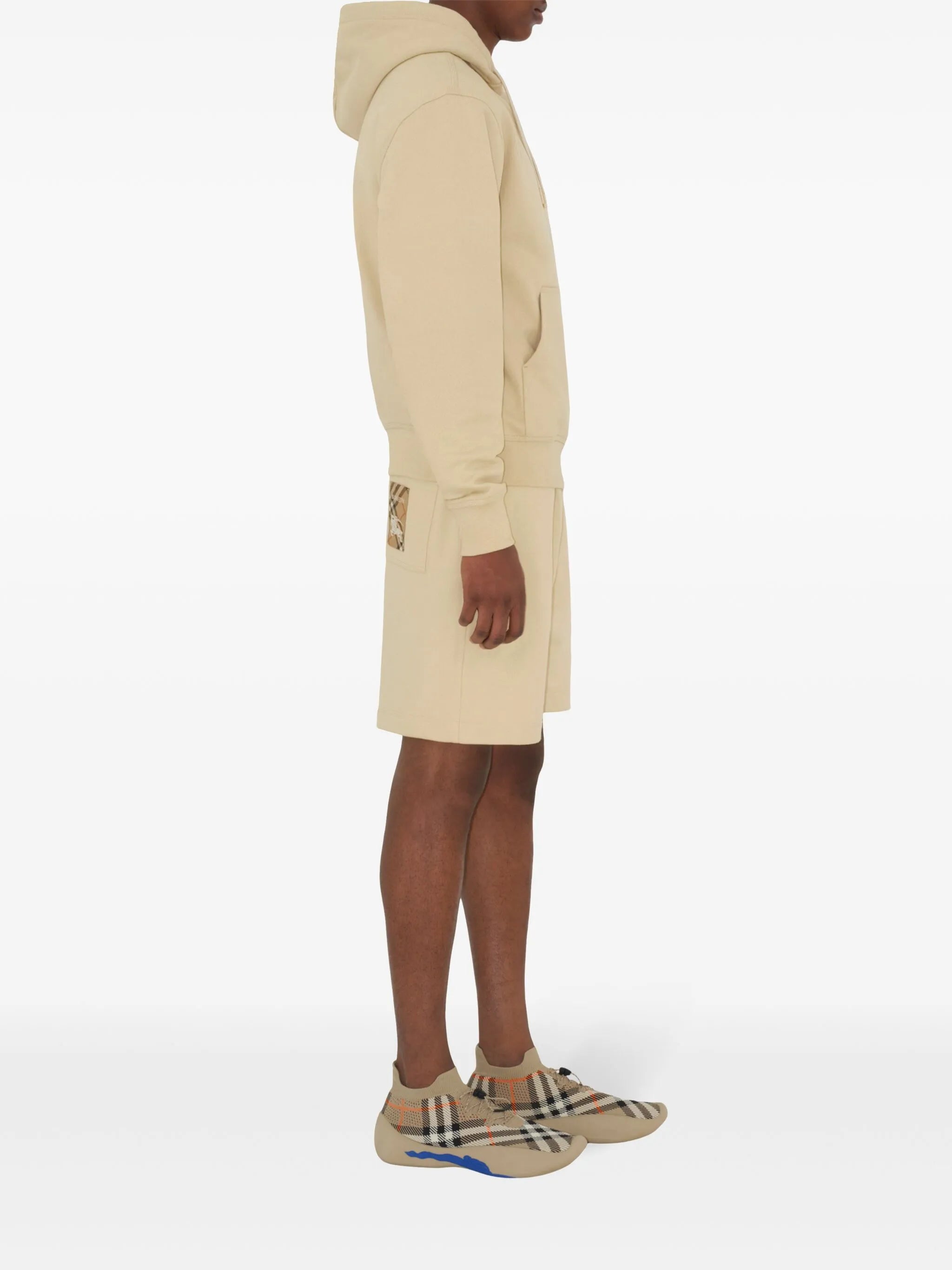 Zkontrolujte štítek běžeckých šortek