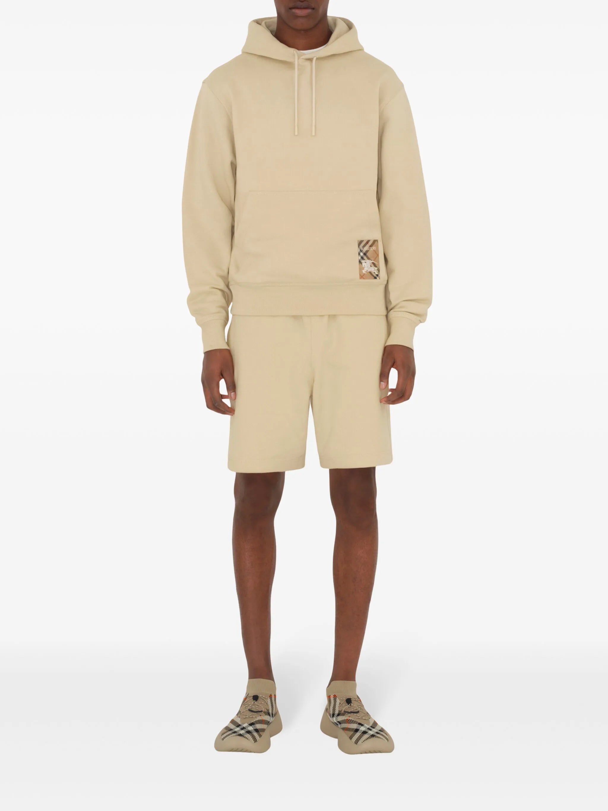 Zkontrolujte štítek běžeckých šortek