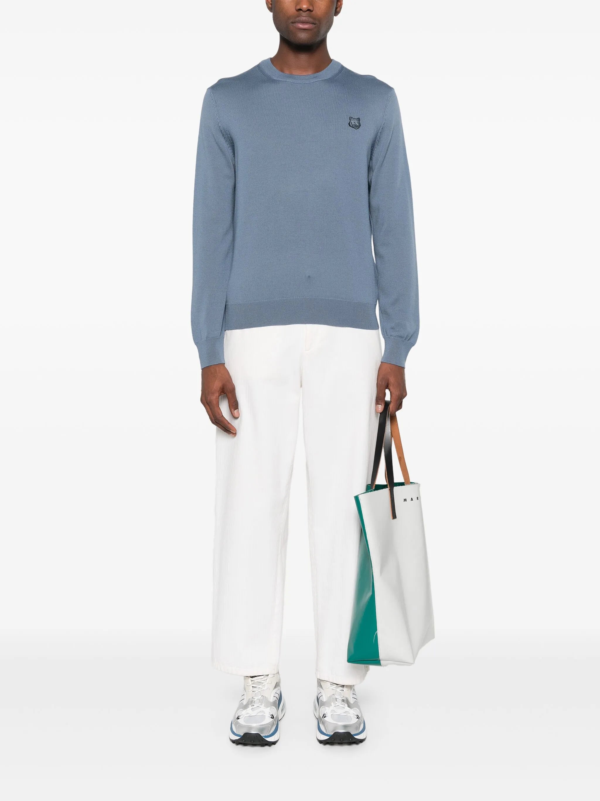 Pulovr s výraznou nášivkou hlavy lišky