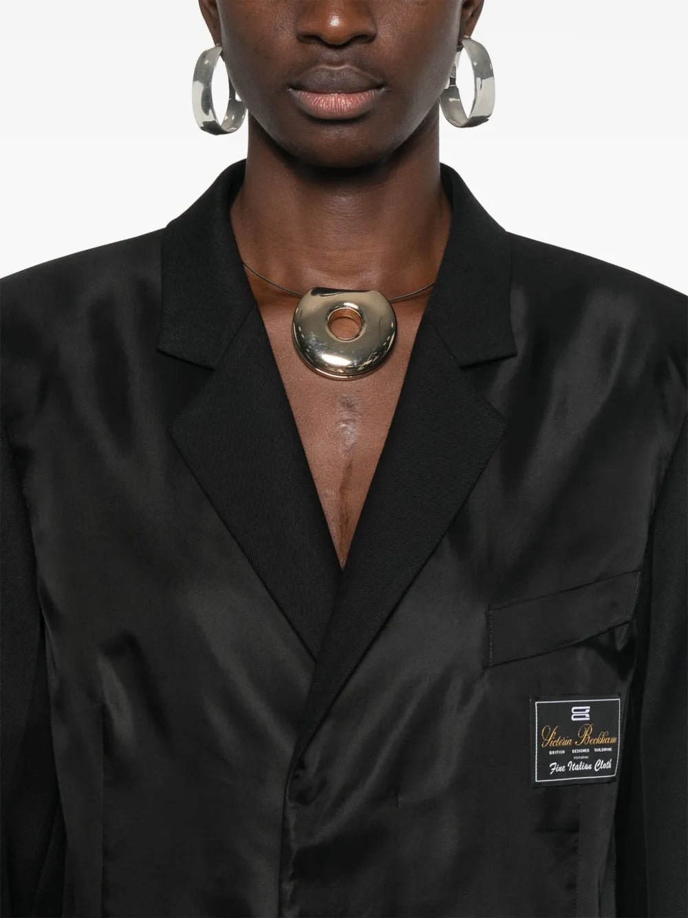 Blejzer s detailom loga