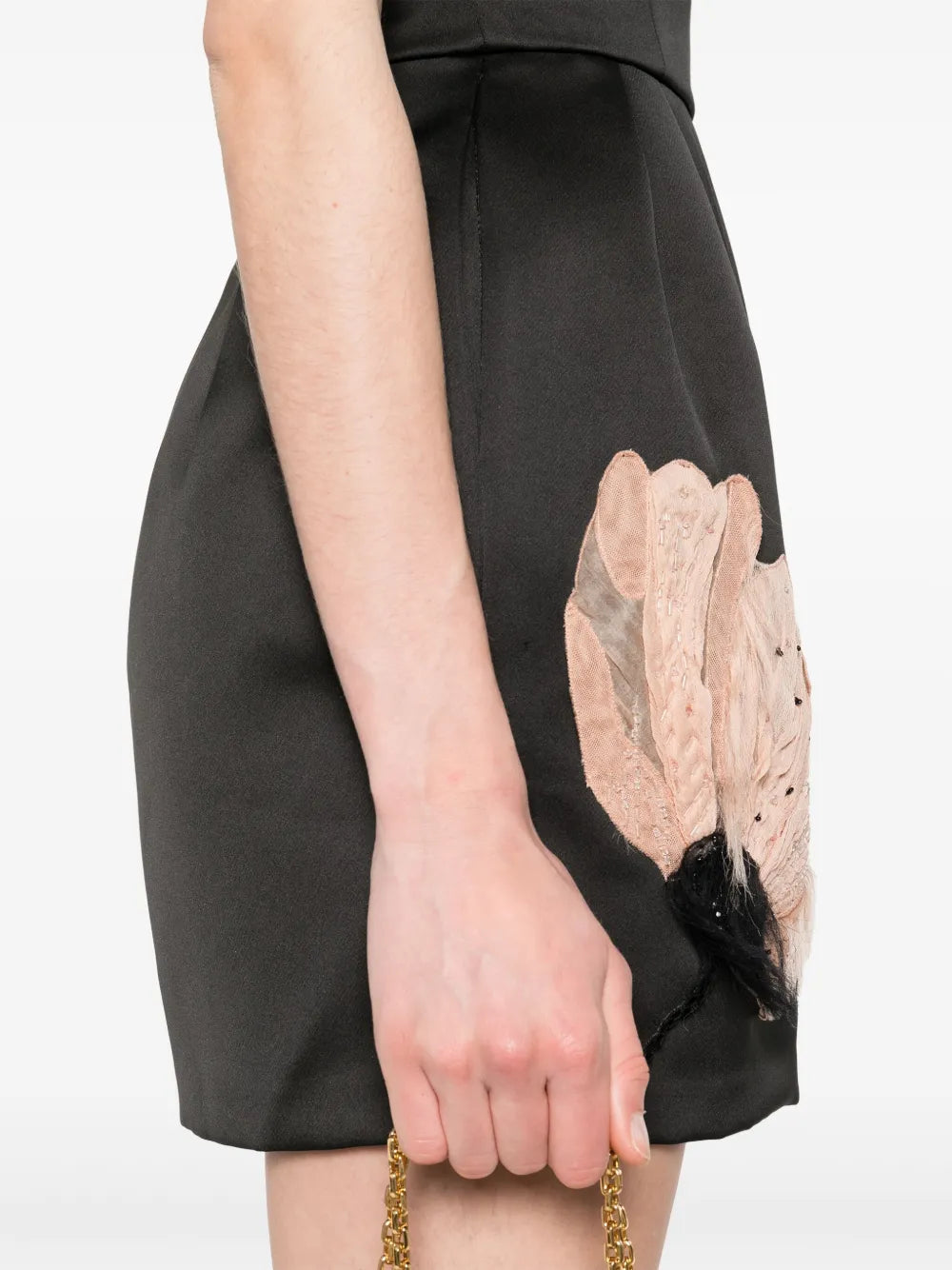 Minišaty s kvetinovou výšivkou