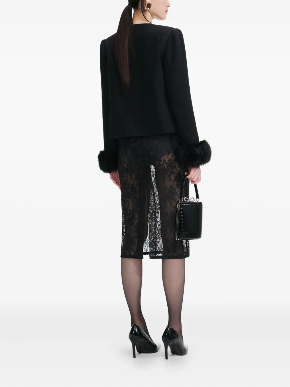 Bunda s umelými kožušinovými manžetami a gombíkmi