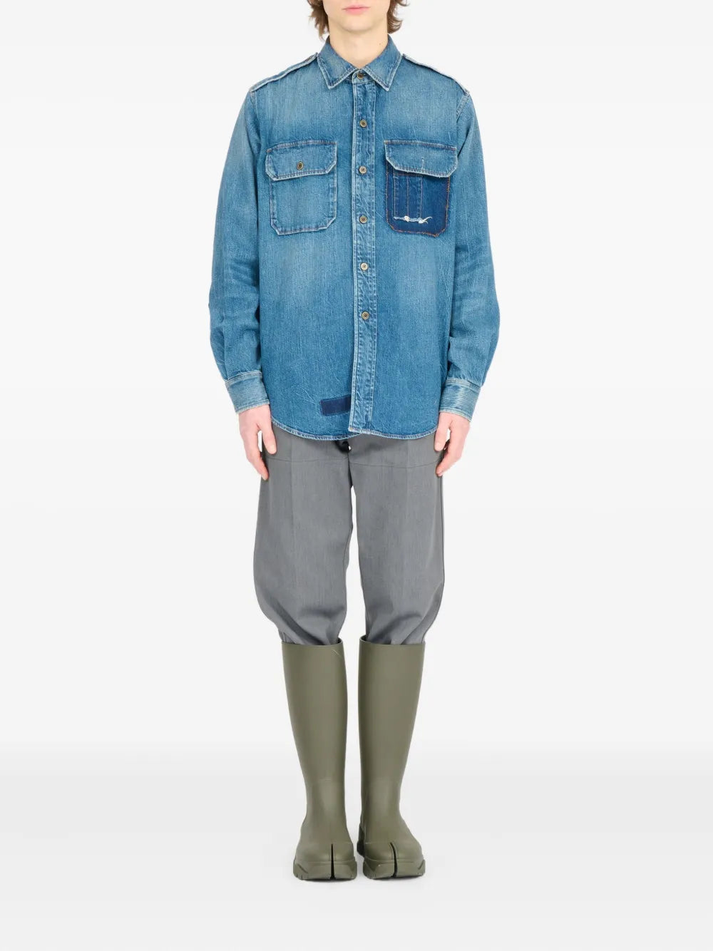Jeanshemd mit aufgesetzten Taschen