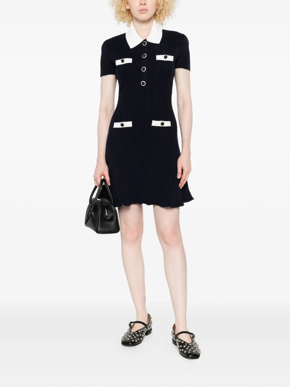 Minišaty s detailem knoflíků