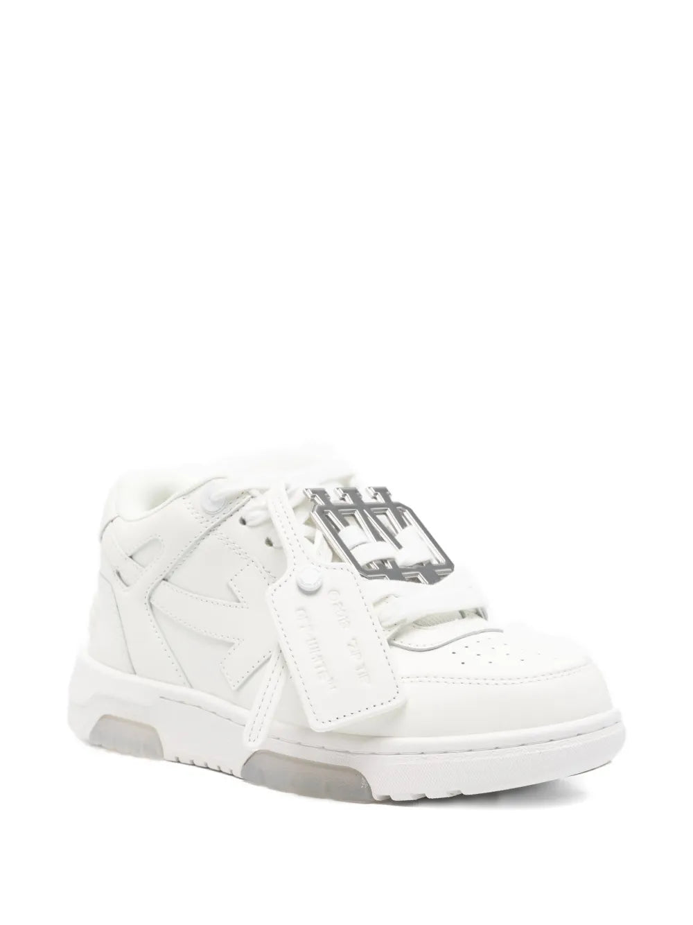 Tenisky mimo kancelář s přezkou ve tvaru šipky