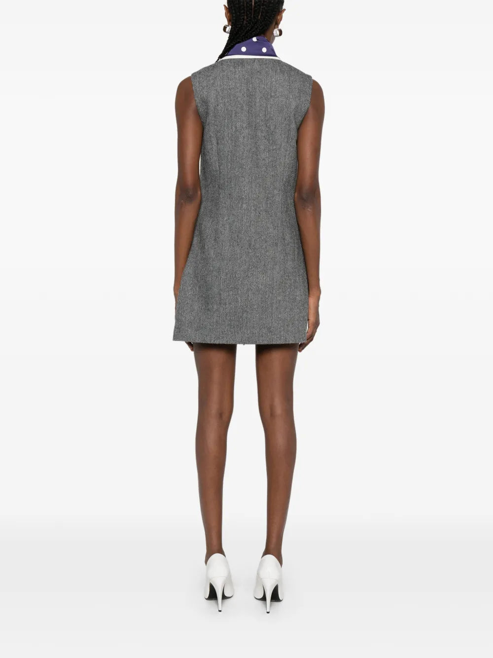 ŠEDÉ MINI ŠATY S DETAILOM ŠÁLU V KOSTIČKU