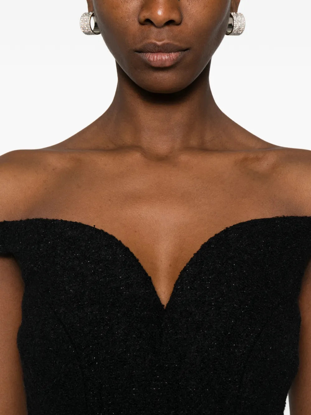 ČERNÉ MINI ŠATY Z BOUCLÉ