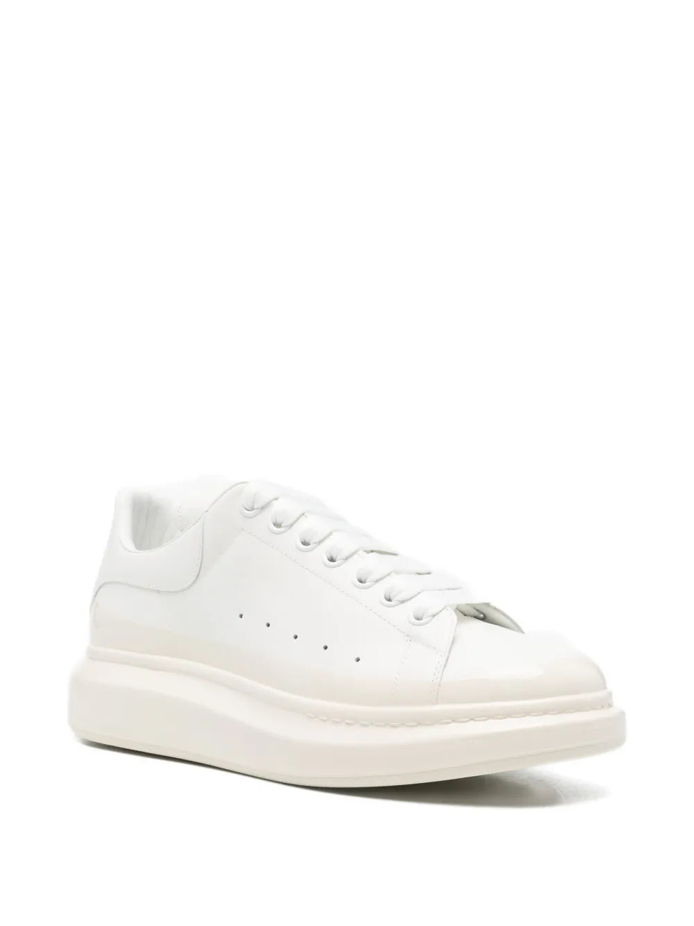 Sneakers with laces