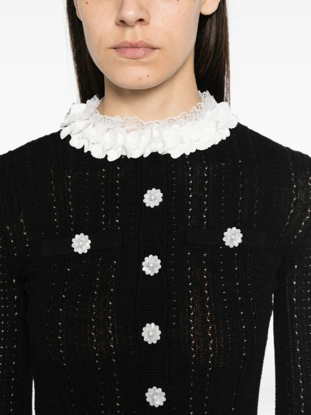 Minikleid mit Spitzenkragen und Blumenknöpfen