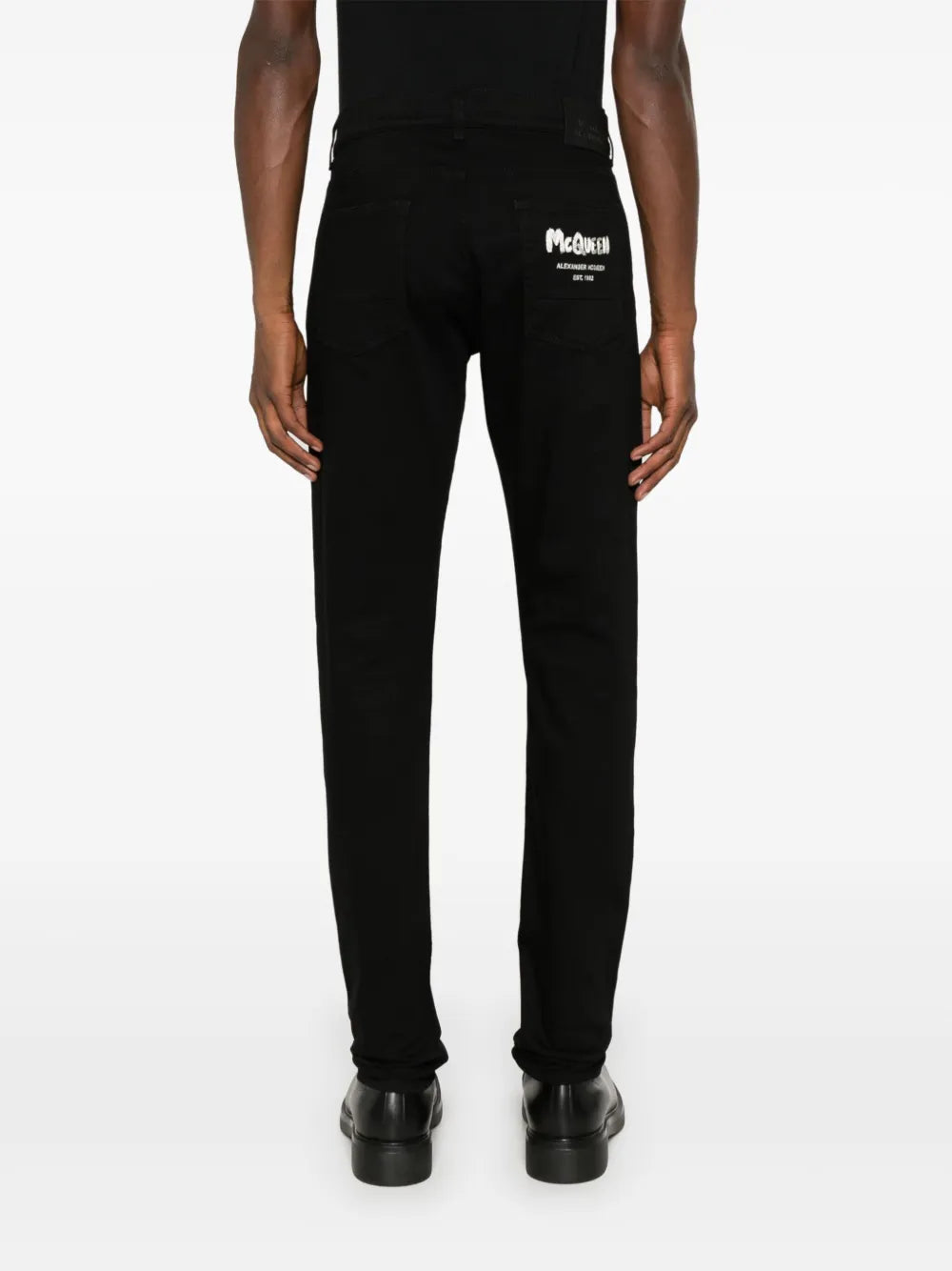 Džínsy s logom vyšitým