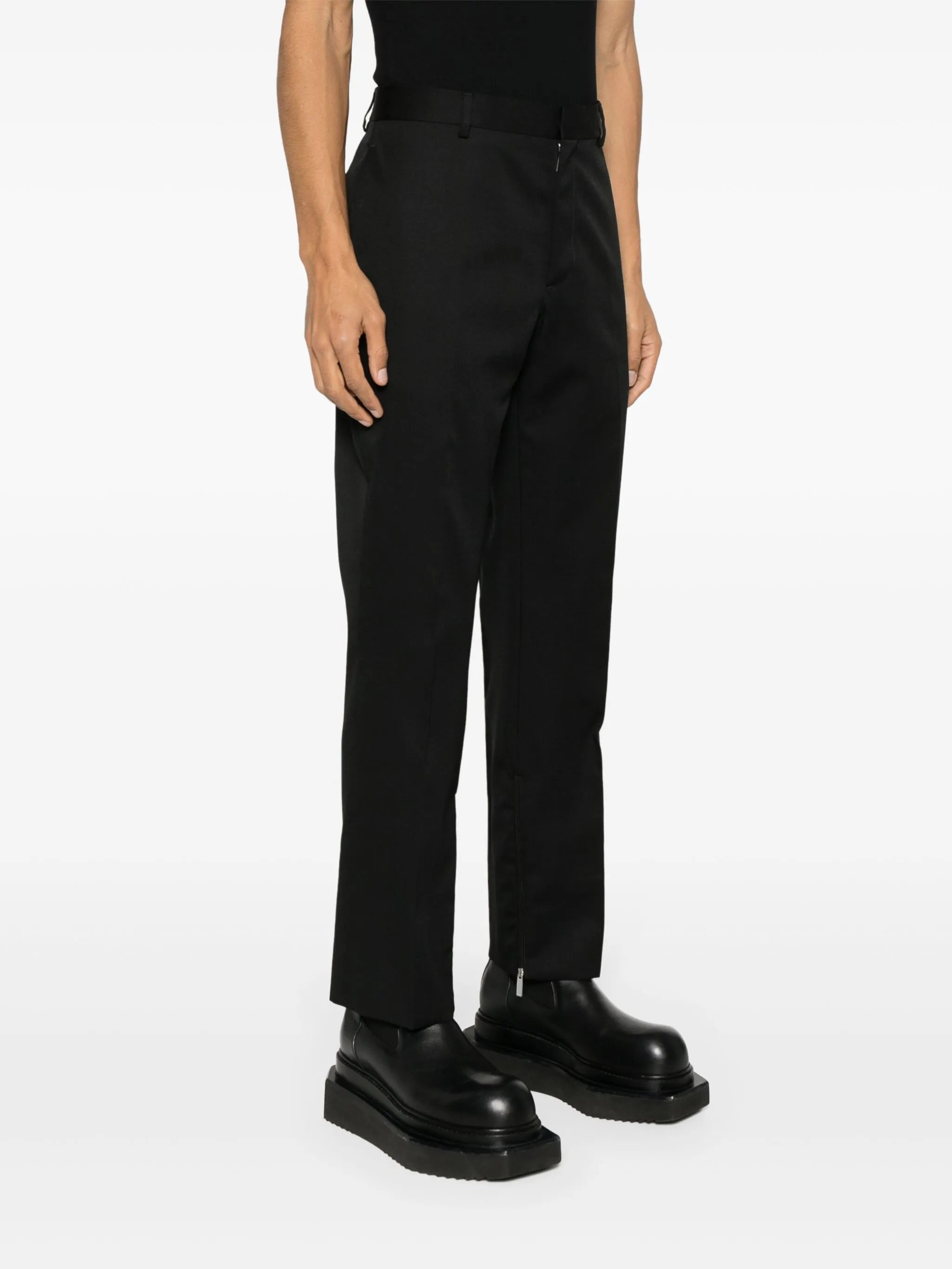 Slim-fit pants with logo embroidery