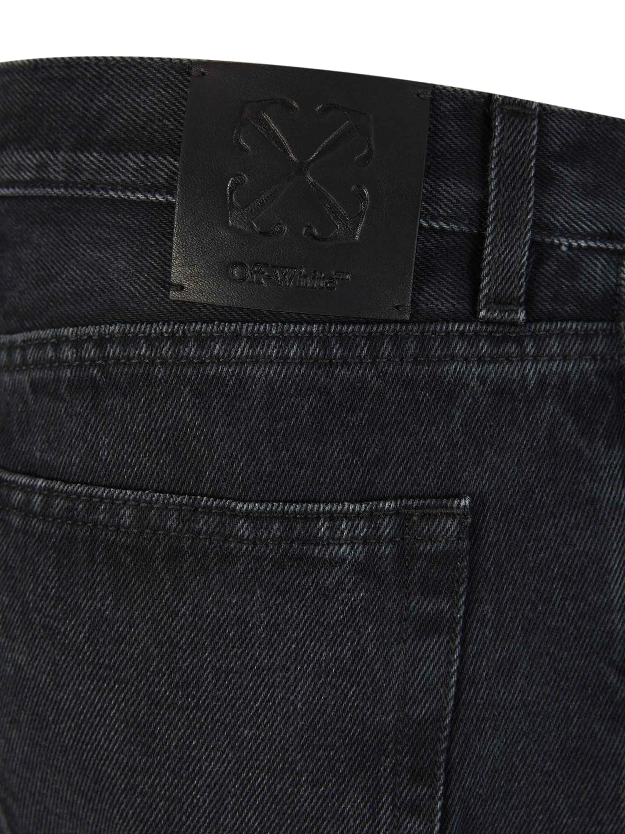 Tapered džíny s vybledlým efektem