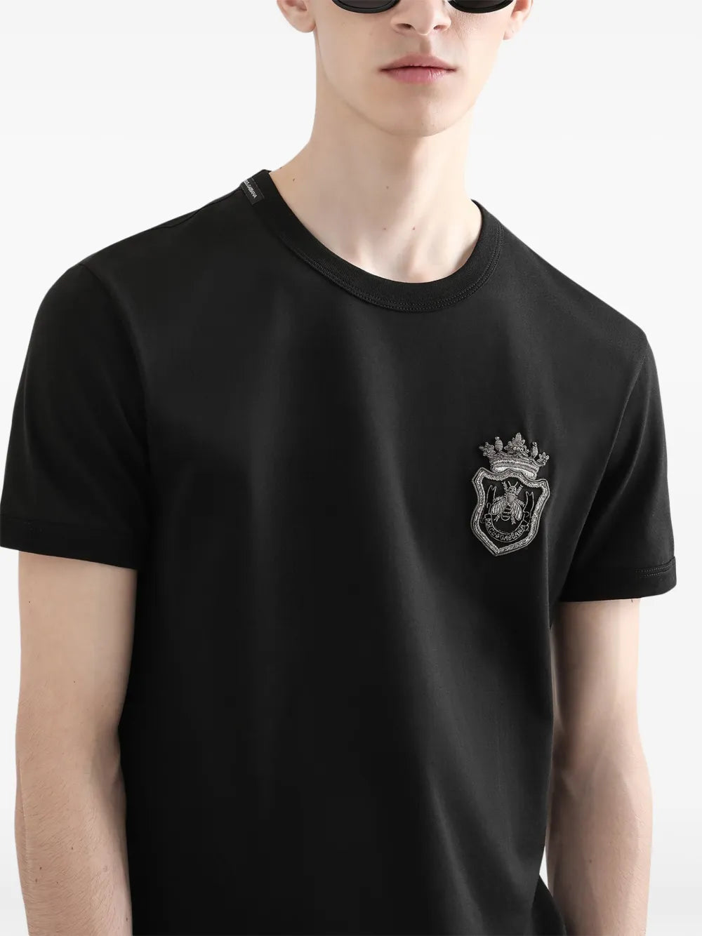 Tričko s logem vyšitým