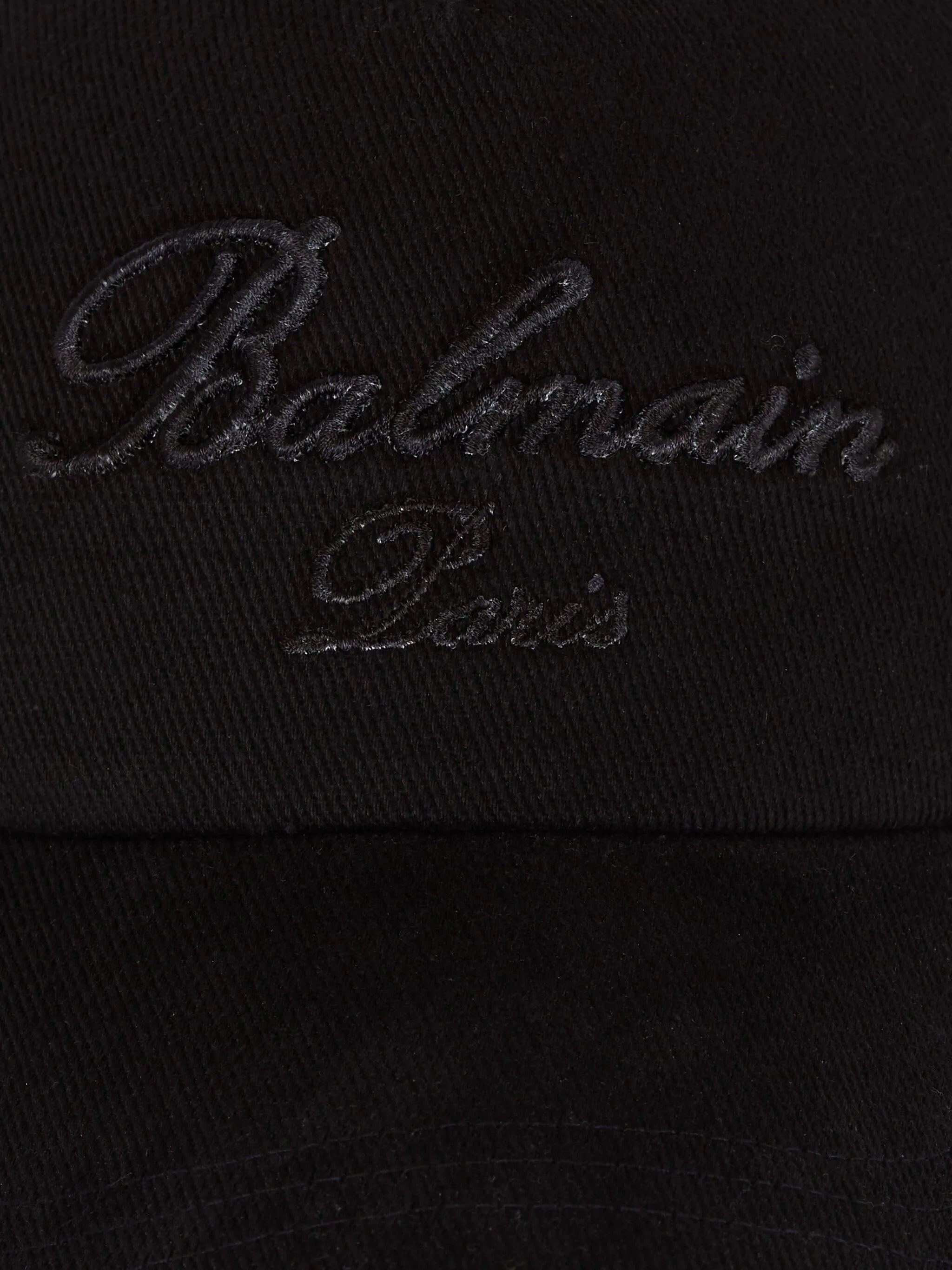 Baseball cap with logo embroidery