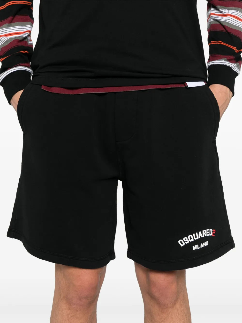 Joggingshorts s vystupujúcim logom