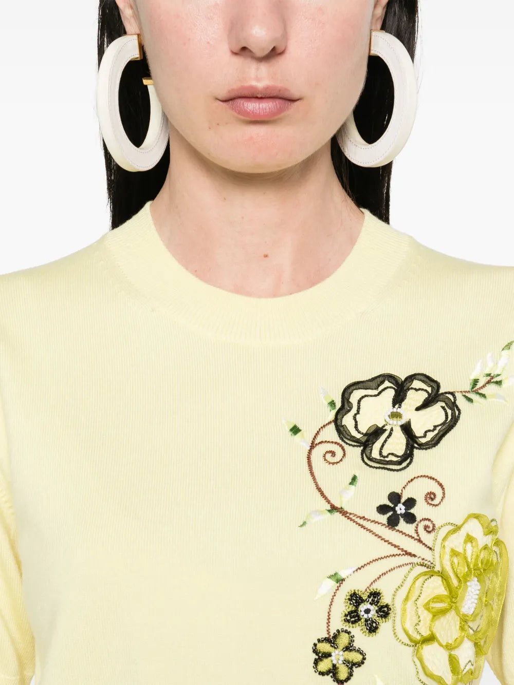 Tričko s ozdobnými pivonkami