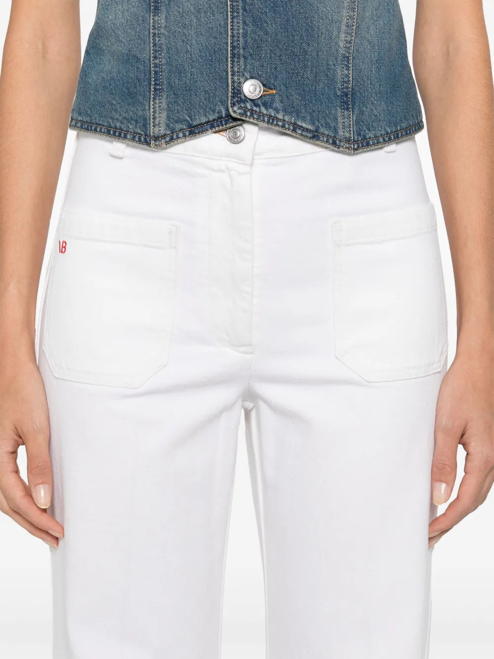 Džínsy s detailom loga