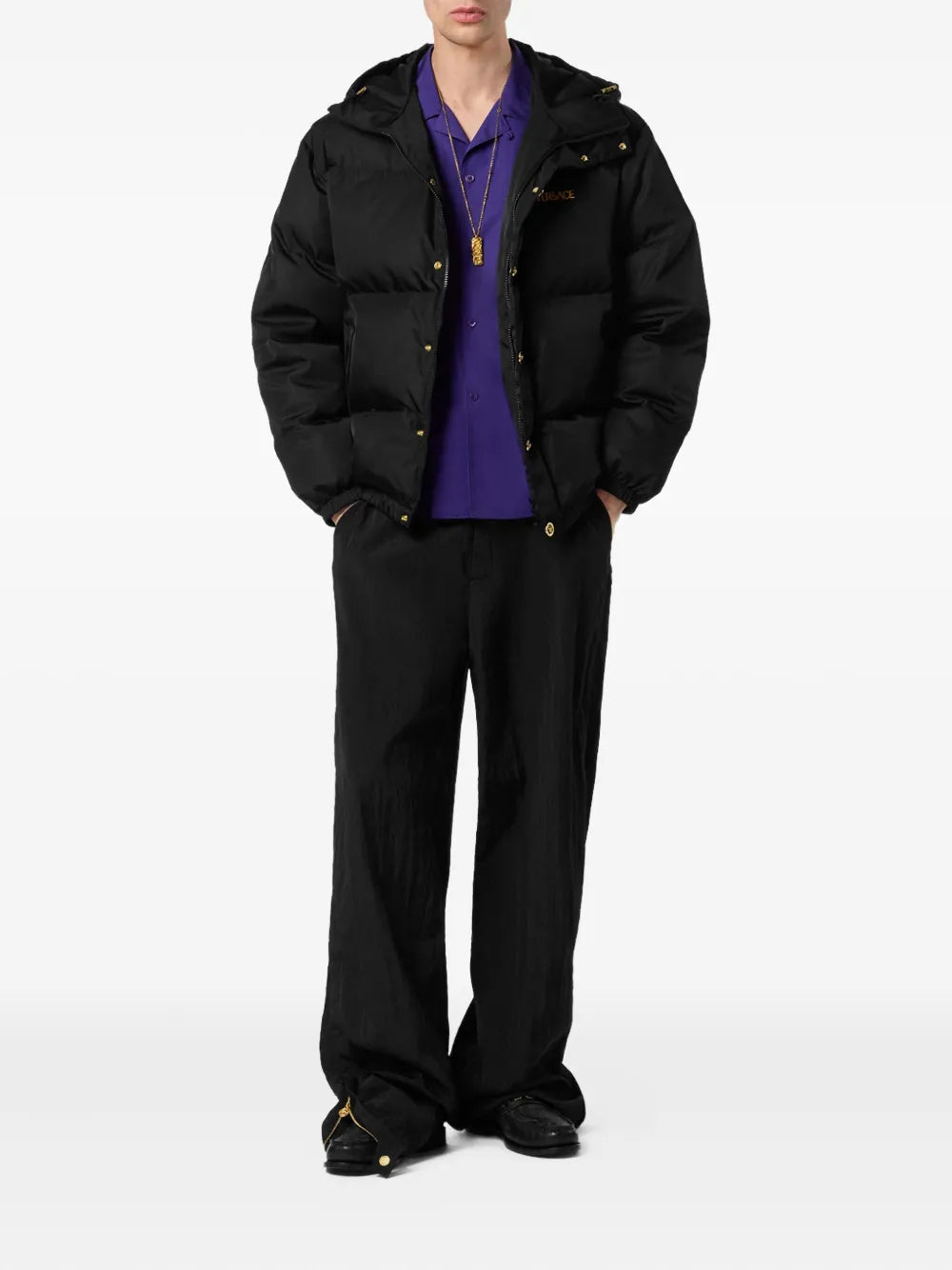 Bunda s vyšíváním loga