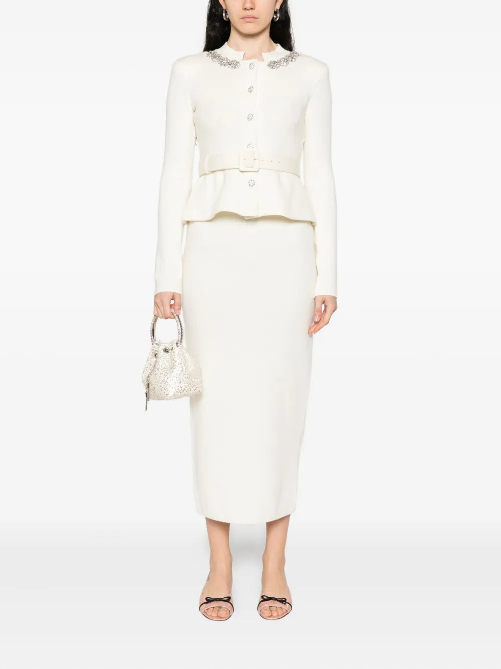 zdobené midi šaty s páskem