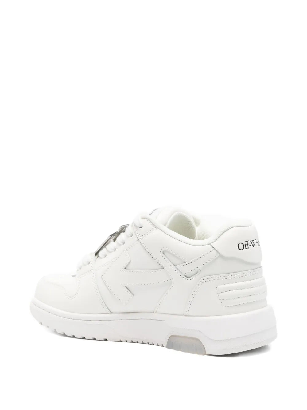 Tenisky mimo kancelář s přezkou ve tvaru šipky