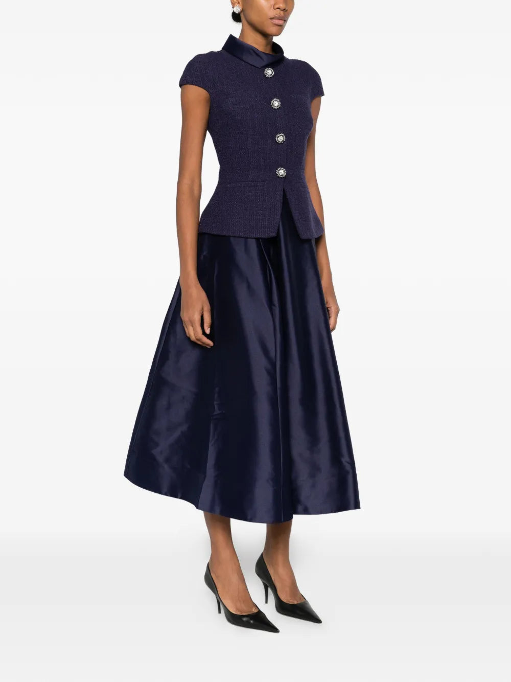 Klasické midi šaty s bouclé efektem