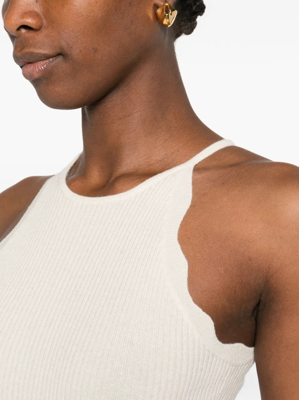 Tank top with wavy hem