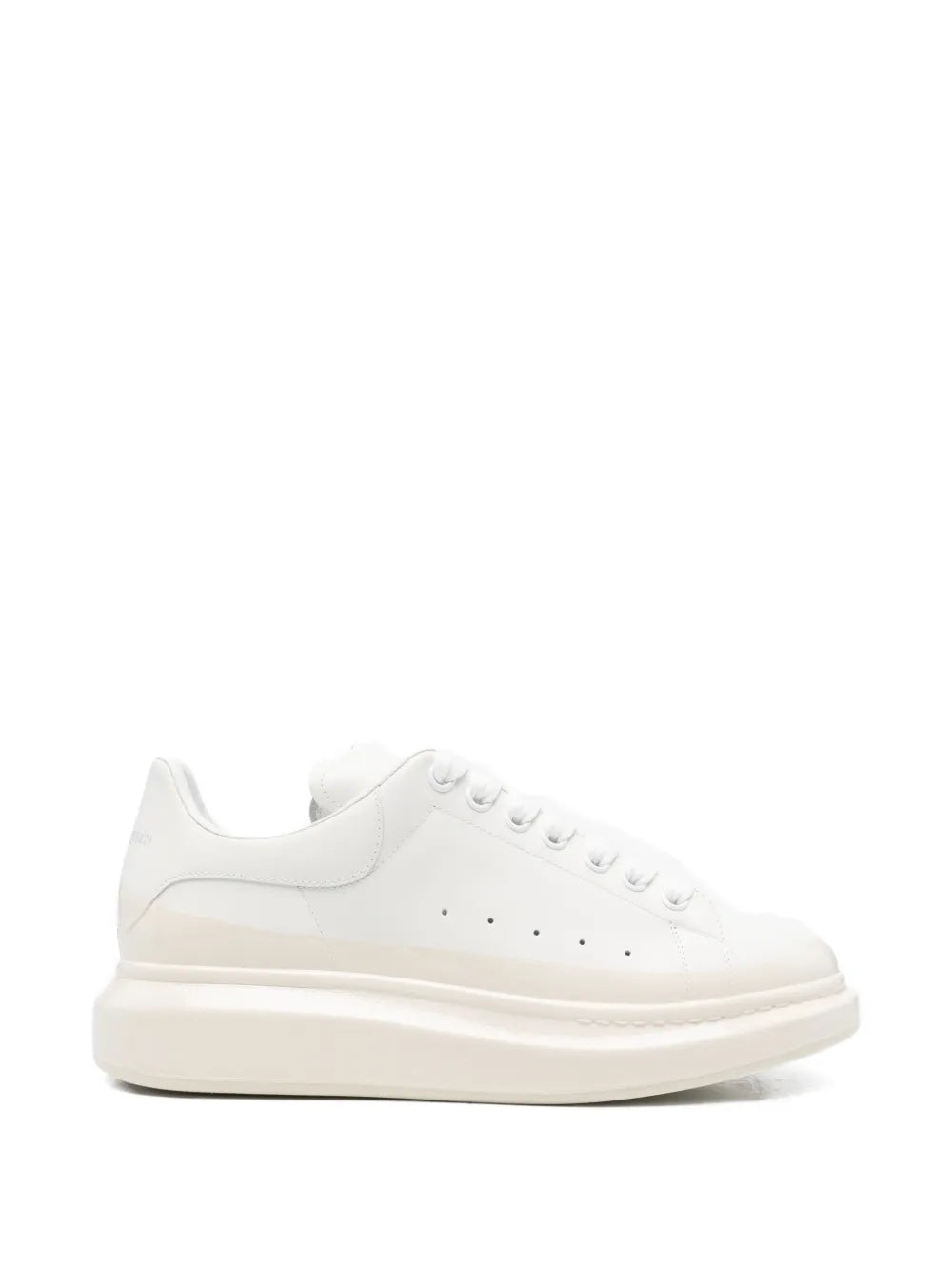 Sneakers with laces
