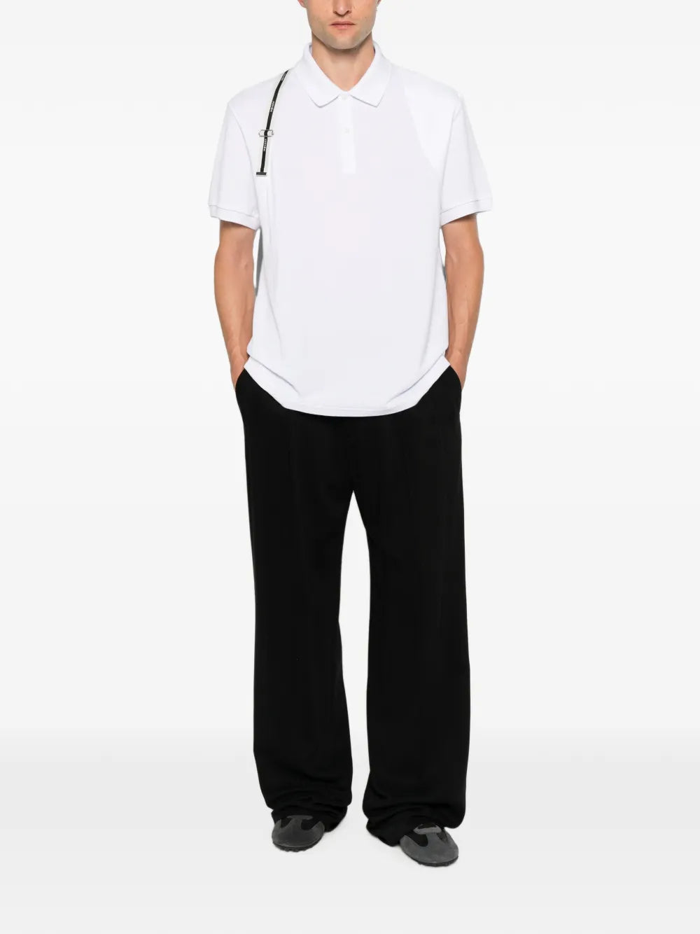 Polo-Shirt mit Riemendetails